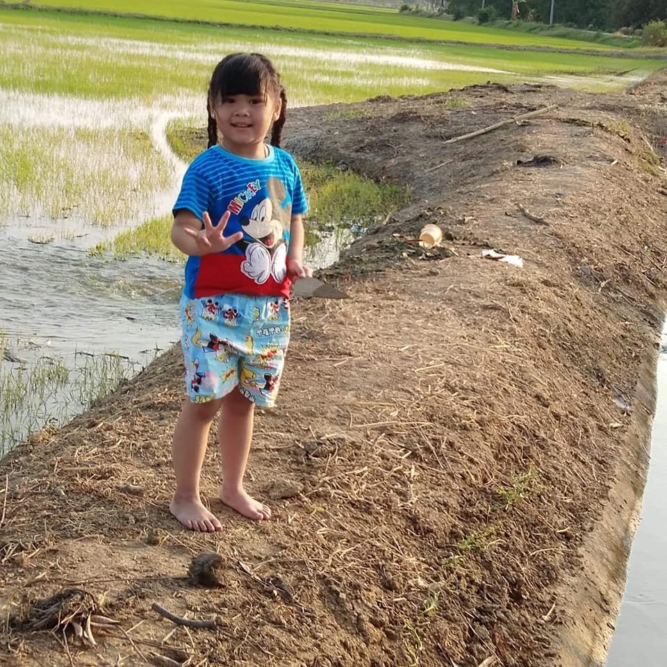 ความสุขของเด็กบ้านนอก